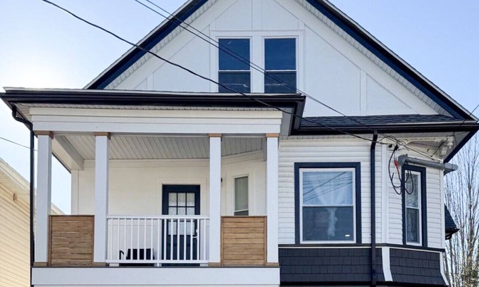 Dracut Apartment | Modern and all new 3BR/near UMASS
