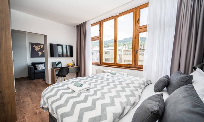 Old Town Apartment | Modern and Bright Studio - Main Street