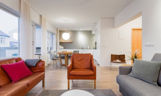 Vesturbær Apartment | Modern and Charming apt Downtown - Free parking