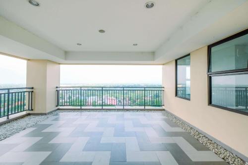 Depok Apartment | Modern and Comfy Studio at Transpark Cibubur Apartment By Travelio