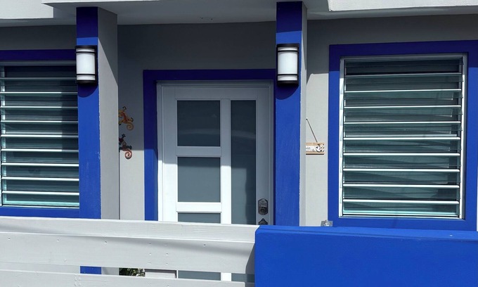 Islote House | Modern and Cozy 2-bedroom house minutes from the beach in Arecibo