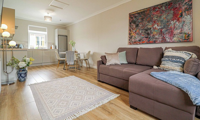 Helensburgh Apartment | Modern And Cozy Apex Apartment