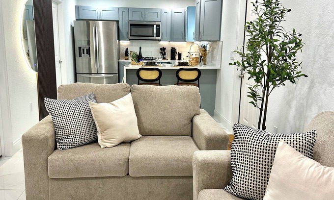 Carrollwood Apartment | Modern and Cozy Apartment in Tampa