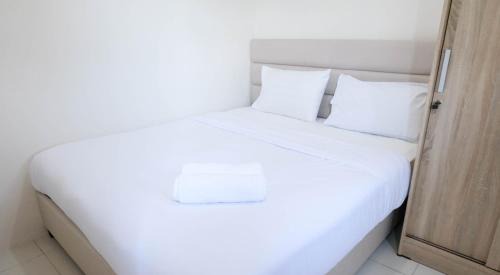 Surabaya Apartment | Modern and Homey 2BR at Puncak Kertajaya Apartment By Travelio