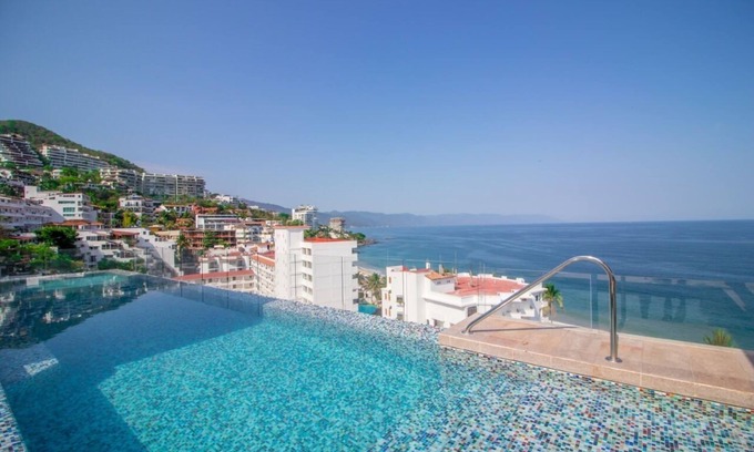 Amapas Condo | Modern and spacious condo V177 in the Romantic zone of Puerto Vallarta!