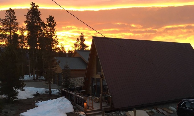 Grand Lake Ski Chalet | Modern and updated! Whole house near Rocky Mountain National Park