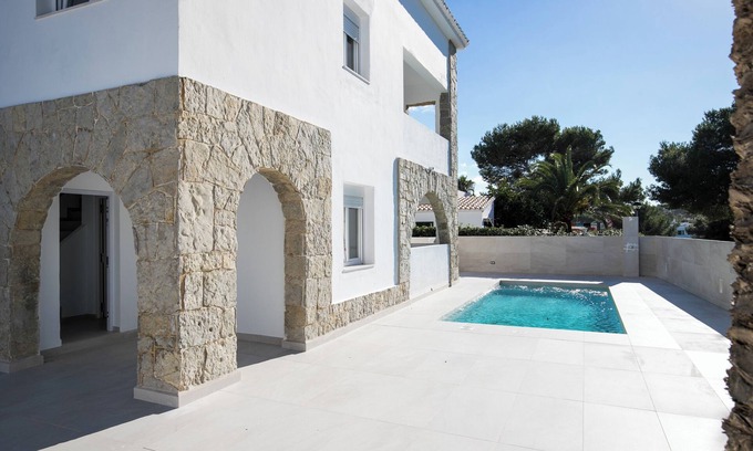 Cala Blanca Apartment | Modern Apartment "Marei 1" with Pool Access, Air Conditioning and Wi-Fi