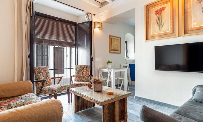 San Ambrosio Apartment | Modern Apartment in Great Location with Wi-Fi, Air-Conditioning & Terrace