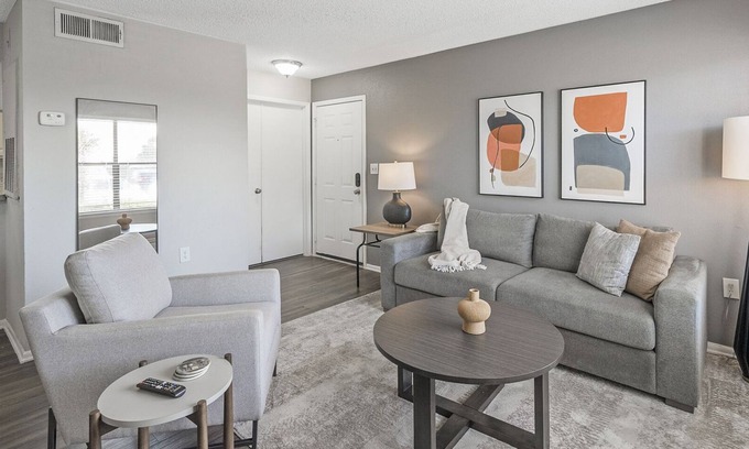 Greater Northdale Apartment | Modern Apartment in Prime Location (ID7958X11)
