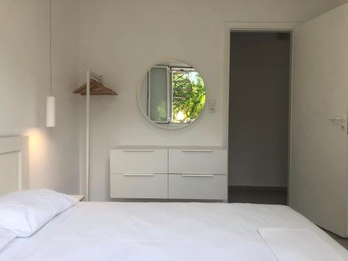 Eleios-Pronnoi House | Modern Apartment 10mins from the Beach