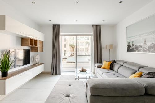 Sliema Apartment | Modern apartment direct access to Sliema beaches