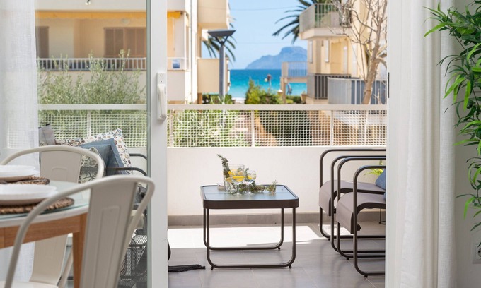 Alcudia Apartment | Modern Apartment for 5 on the beach of Alcúdia, with WiFi, AC and terrace