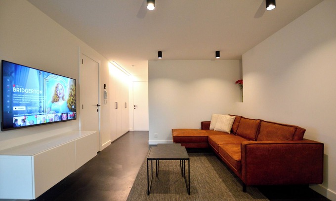 Middelkerke Apartment | Modern apartment in Middelkerke with spacious patio 200m from the beach