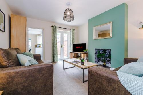 Crewe Apartment | Modern apartment in Crewe by 53 Degrees Property, ideal for long-term Business & Contractors - Sleeps 4