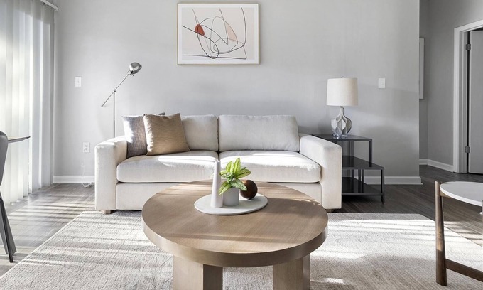 Charlotte Apartment | Modern Apartment in Prime Location (ID1380X183)