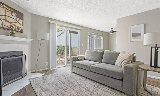 Vancouver Apartment | Modern Apartment in Prime Location (ID1274X054)