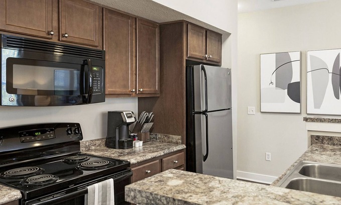 Westfield Apartment | Modern Apartment in Prime Location (ID7744X74)