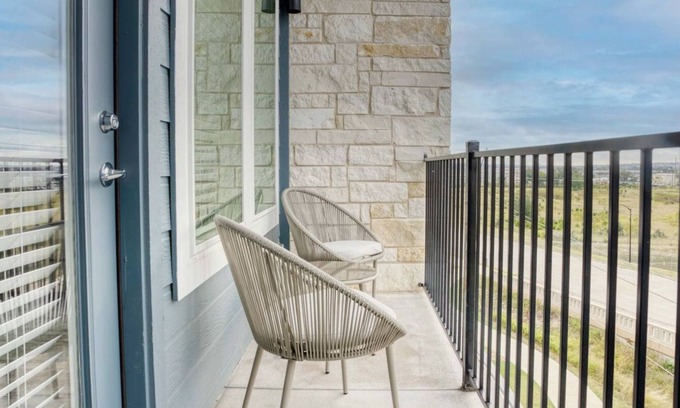 Leander Apartment | Modern Apartment in Prime Location (ID7055X63)
