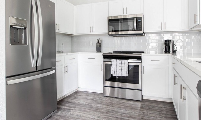 Baldwin Park Apartment | Modern Apartment in Prime Location (ID6183X04)