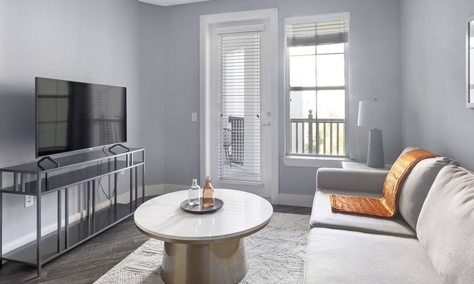 College Park Apartment | Modern Apartment in Prime Location (ID4332X66)