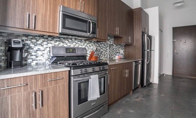 Ampere Apartment | Modern Apartment in Prime Location (ID9610X26)