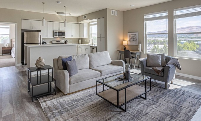 Sparks Apartment | Modern Apartment in Prime Location (ID7328X47)