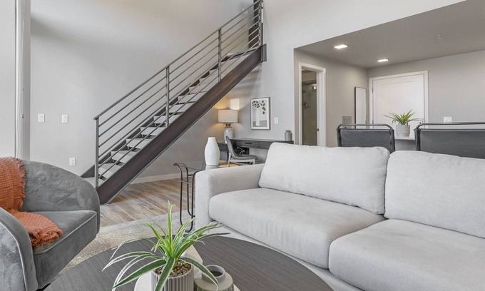 Old Southwest Apartment | Modern Apartment in Prime Location (ID9653X86)