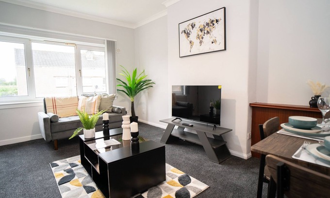 Linthouse Apartment | Modern Apartment in South-West Glasgow