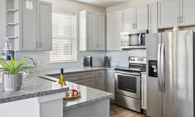 Roselawn Finance Apartment | Modern Apartment in Prime Location (ID1394X980)