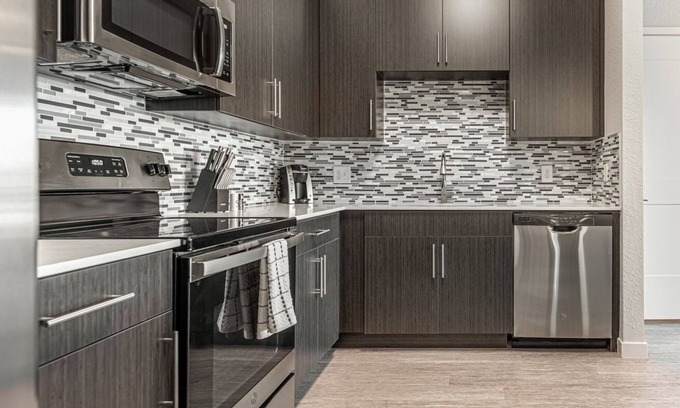 Biggar Apartment | Modern Apartment in Prime Location (ID8094X55)