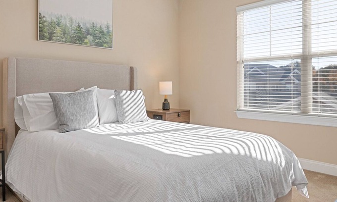 Greensboro Apartment | Modern Apartment in Prime Location (ID7829X28)
