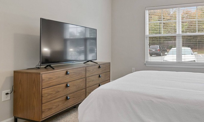 Greensboro Apartment | Modern Apartment in Prime Location (ID7187X91)