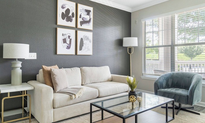 Raleigh Apartment | Modern Apartment in Prime Location (ID1015X187)