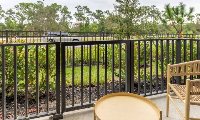 Three Oaks Apartment | Modern Apartment in Prime Location (ID6606X43)