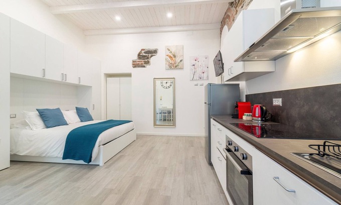 Como Apartment | Modern Apartment in Via Carloni by Wonderful Italy