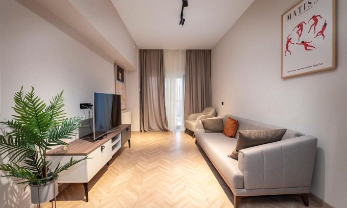 Saburtalo Apartment | Modern Apartment near Central Park