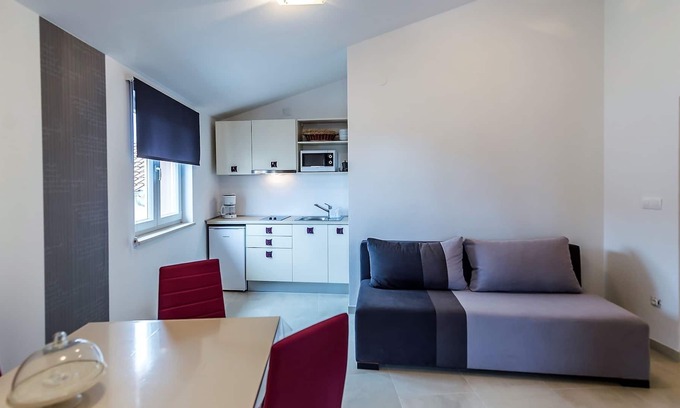 Tar-Vabriga Other | Modern apartment Noa I in Villa Valtrazza with shared Pool on the First floor