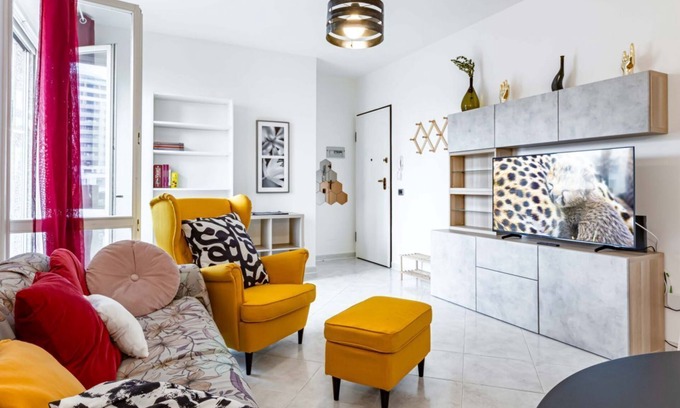 Cagliari Apartment | Modern apartment of about 55sqm, located on the first floor of a building with a lift (steps to access), can accommodate up to 2 people.The accommodation is located in a central district, served by all the main services: bars, restaurants, supermarkets,