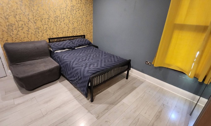Cathall Apartment | Modern apartment one minute walk from tube station London,near Stratford