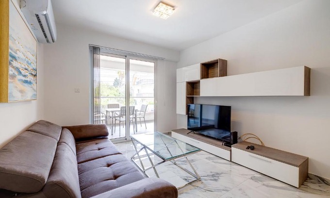 Swieqi Apartment | Modern Apartment steps to St George's Bay
