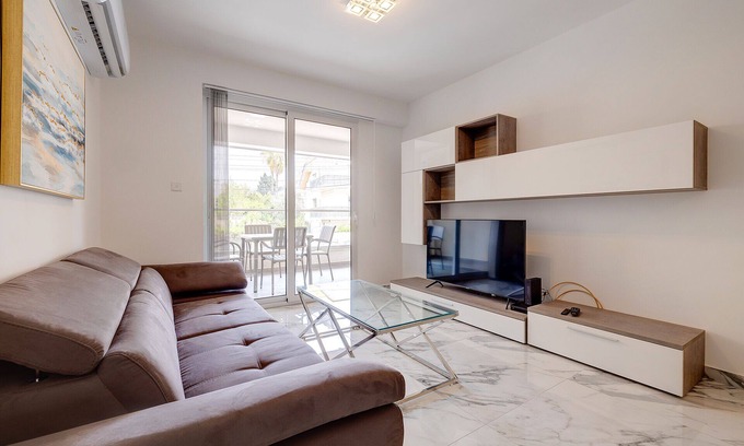 Swieqi Apartment | Modern Apartment steps to St George's Bay