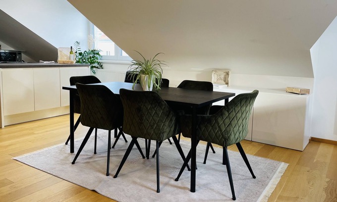 Penzing Apartment | Modern apartment with distant views and garage