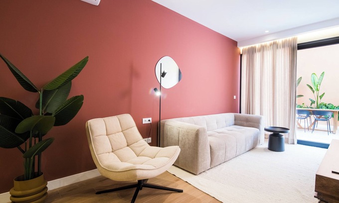 La Petxina Apartment | Modern apartment with terrace in the center