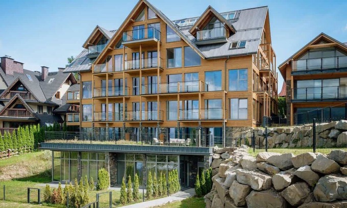 Zakopane Apartment | Modern apartment with mountain view and pool