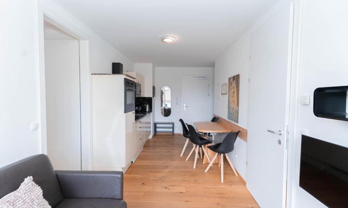 Grinzing Apartment | Modern apartment with private balcony near city center