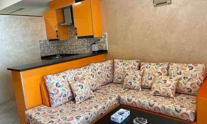 Al Swaifyeh Apartment | Modern apt 13 mins away to downtown - few steps to great foods, cafes, shops
