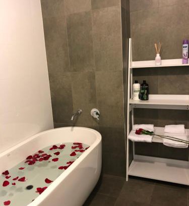 Liverpool Apartment | Modern APT in Liverpool CBD