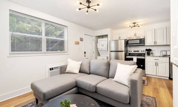 Downtown Columbus Apartment | Modern Apt | Parking | Near German Village + Dtwn