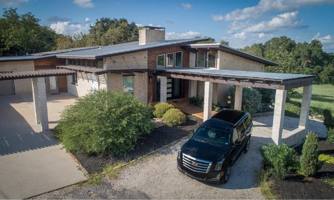 Brushy Creek House | Modern Austin Retreat Getaway - exquisite home!