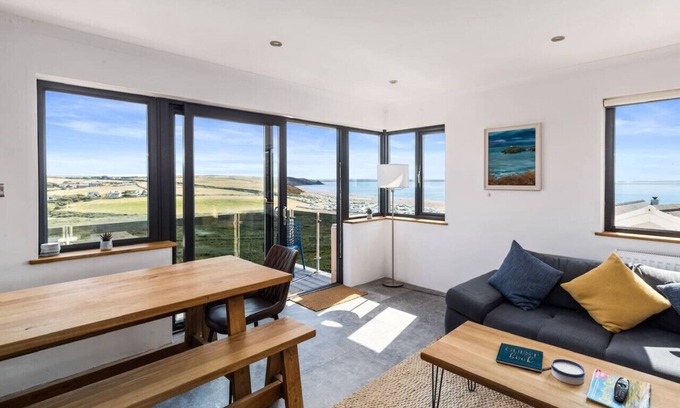 Penycwm Apartment | Modern balcony property, Sea views over Newgale